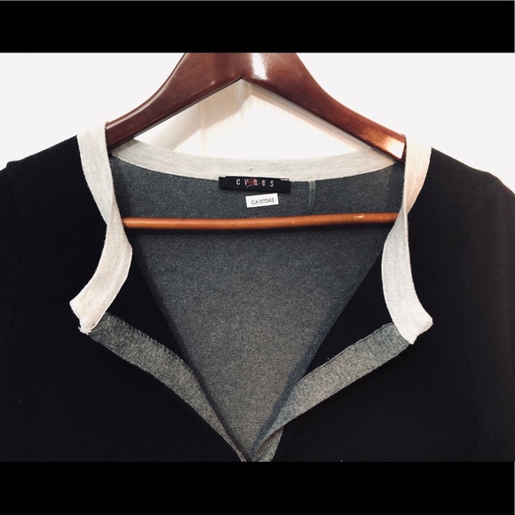 ⭐️5/$25 | CYRUS | Flattering Deep V-neck Sweater | Small - Picture 3 of 3